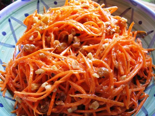 Carrot Salad with Walnuts and Raisins | Flavorista